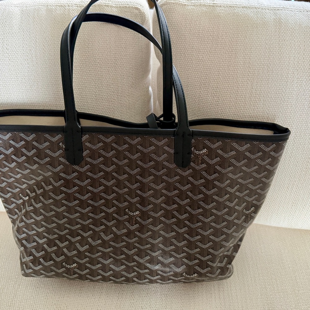 Designer inspired Black Tote with Pouch - Picture 2 of 16